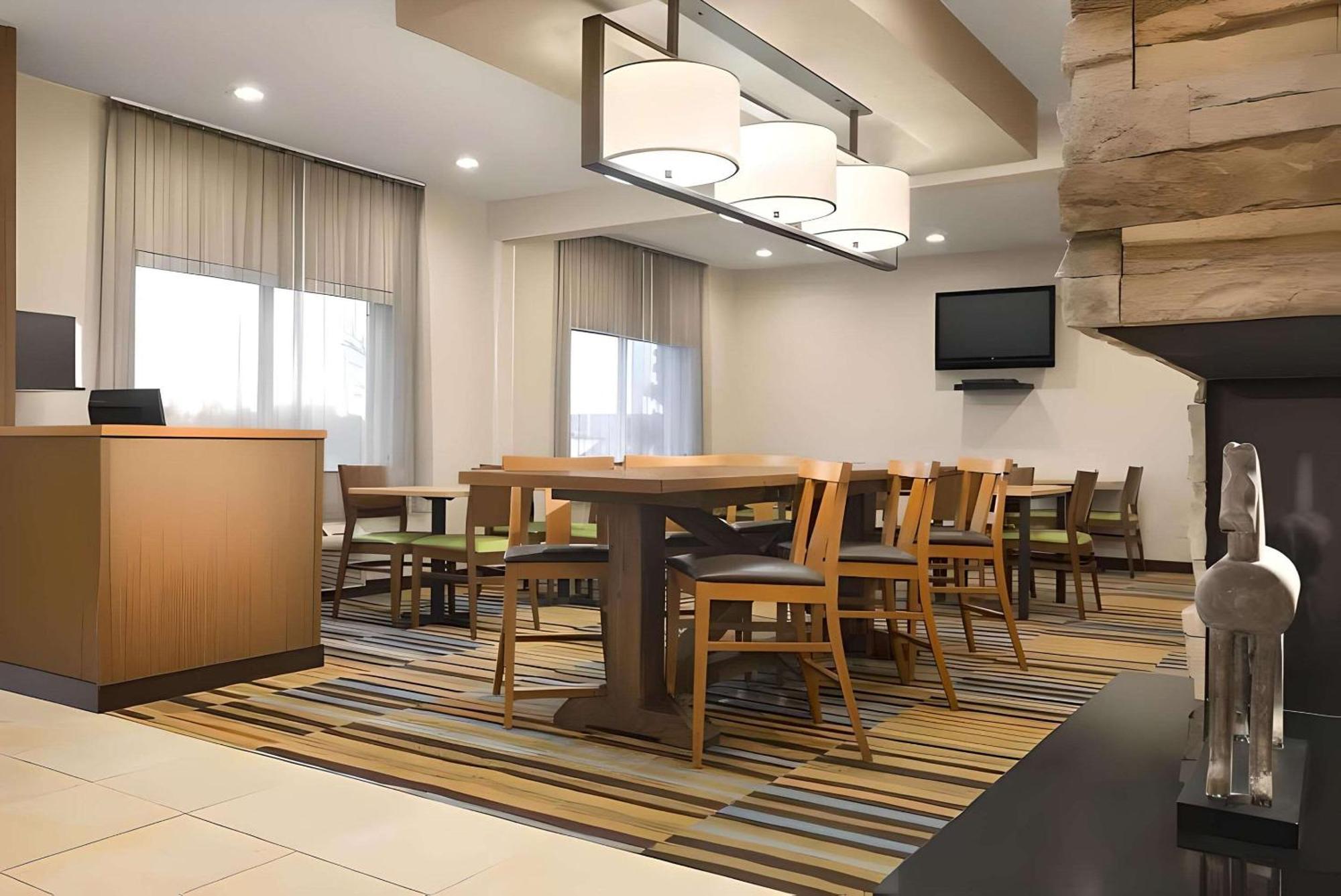 Dubuque Inn & Suites Εξωτερικό φωτογραφία