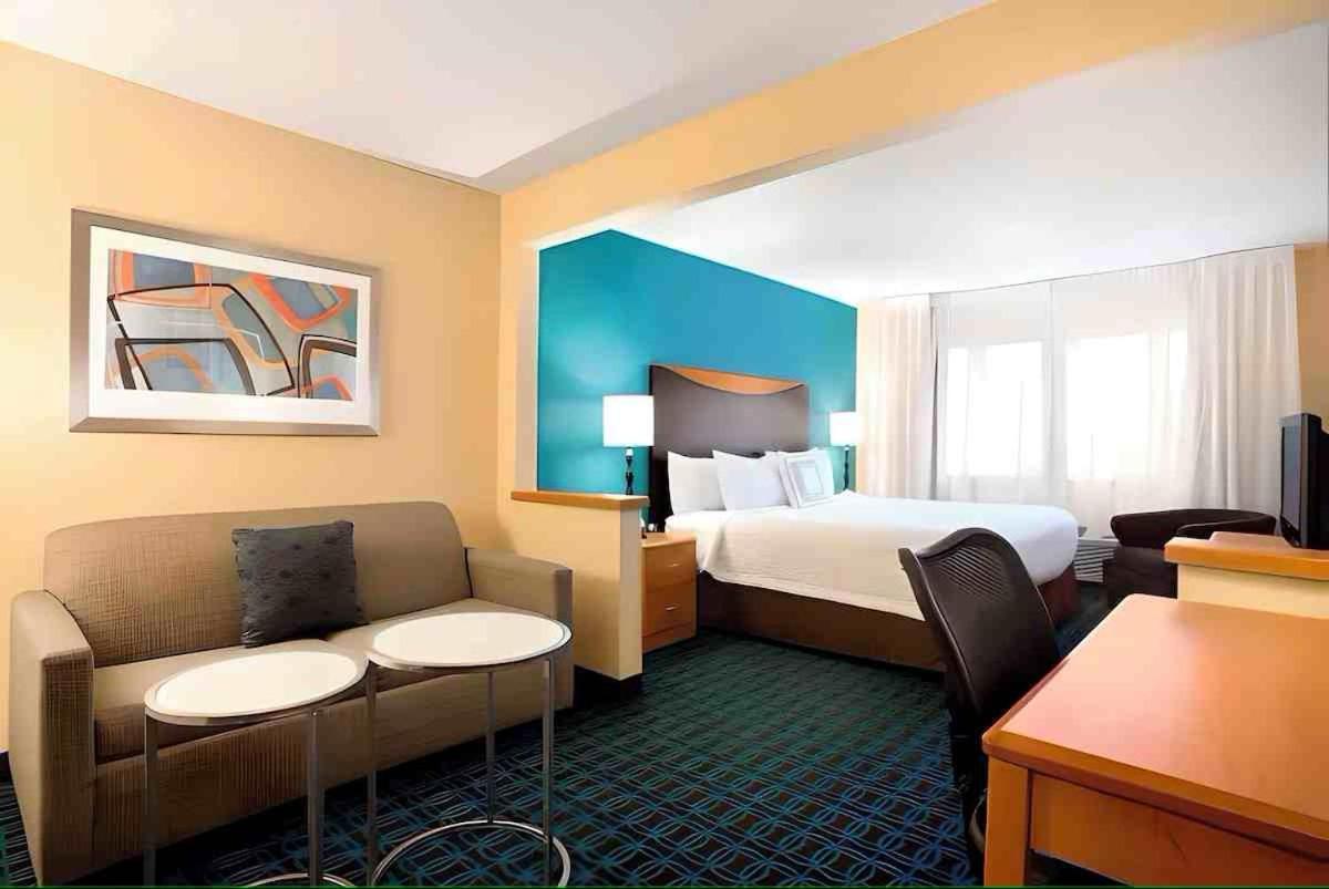 Dubuque Inn & Suites Εξωτερικό φωτογραφία